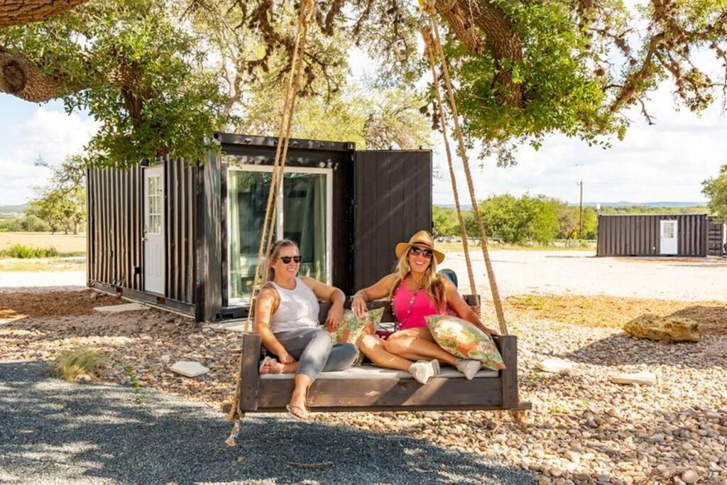 The Container Retreat @ 290 Wine Trail #10 Welcome Friends! Hye ภายนอก รูปภาพ